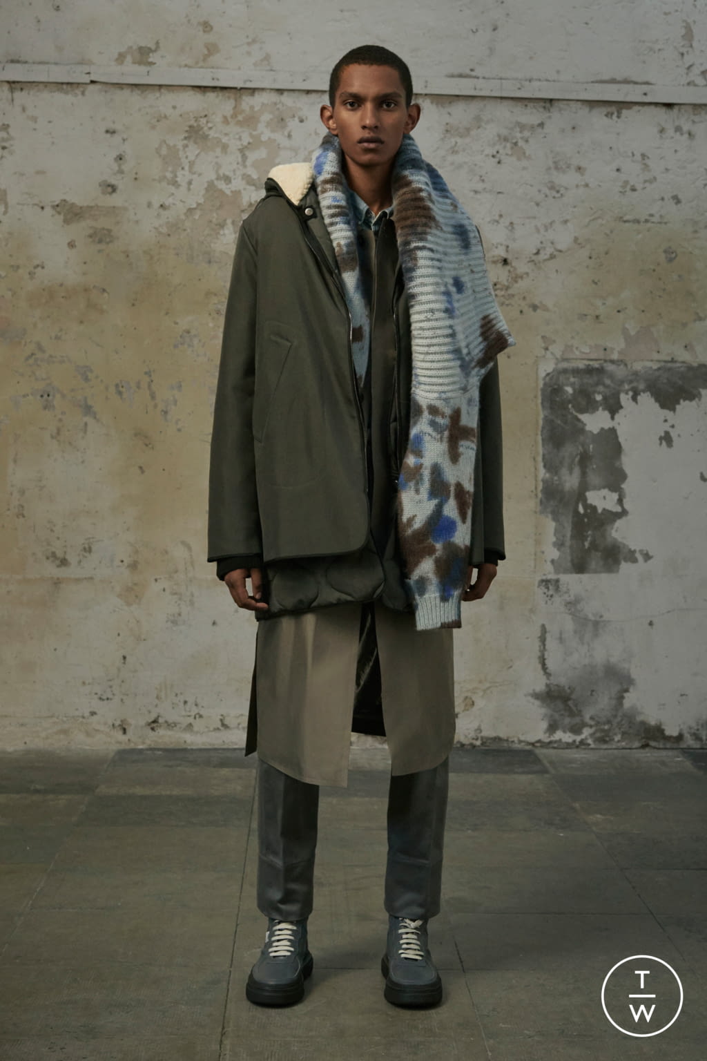 Fashion Week Paris Fall/Winter 2019 look 17 from the Rochas collection menswear