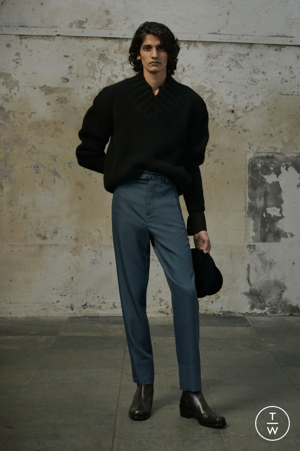 Fashion Week Paris Fall/Winter 2019 look 18 from the Rochas collection menswear