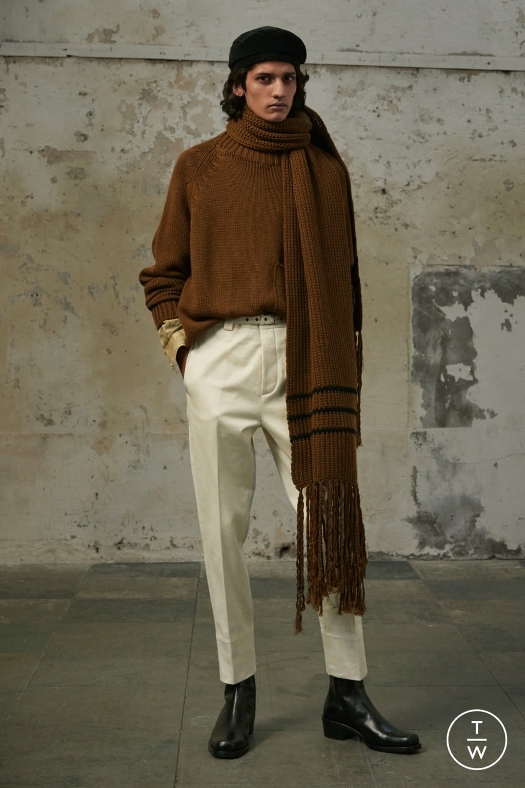 Fashion Week Paris Fall/Winter 2019 look 2 from the Rochas collection menswear
