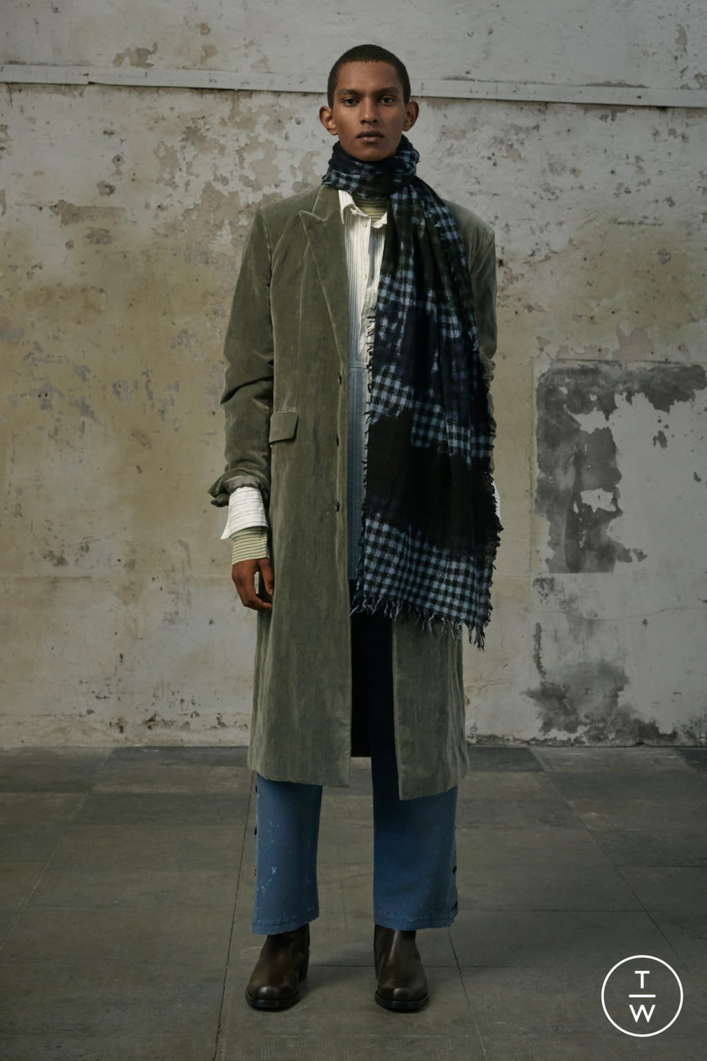 Fashion Week Paris Fall/Winter 2019 look 27 from the Rochas collection menswear