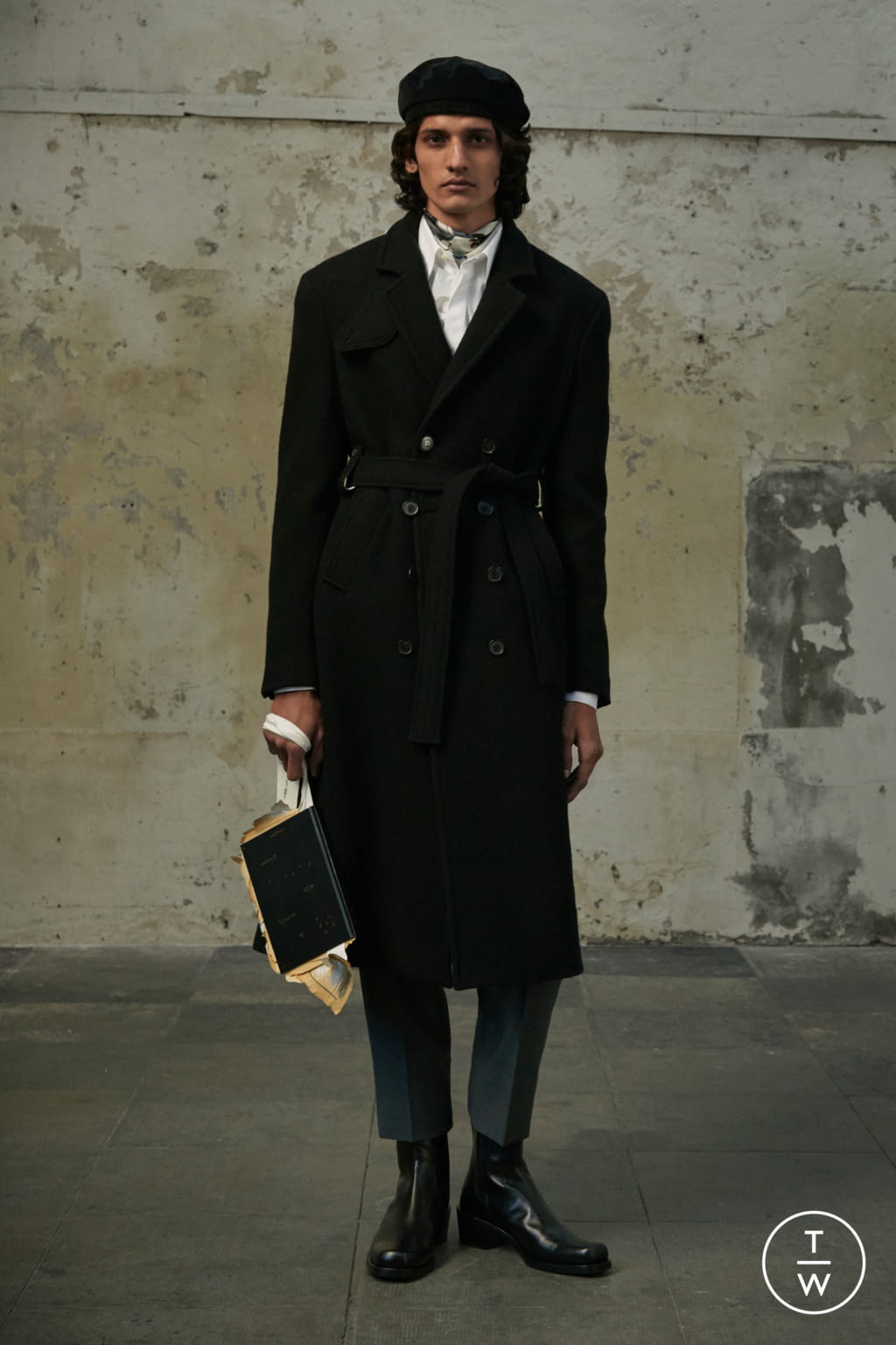 Fashion Week Paris Fall/Winter 2019 look 30 from the Rochas collection 男装