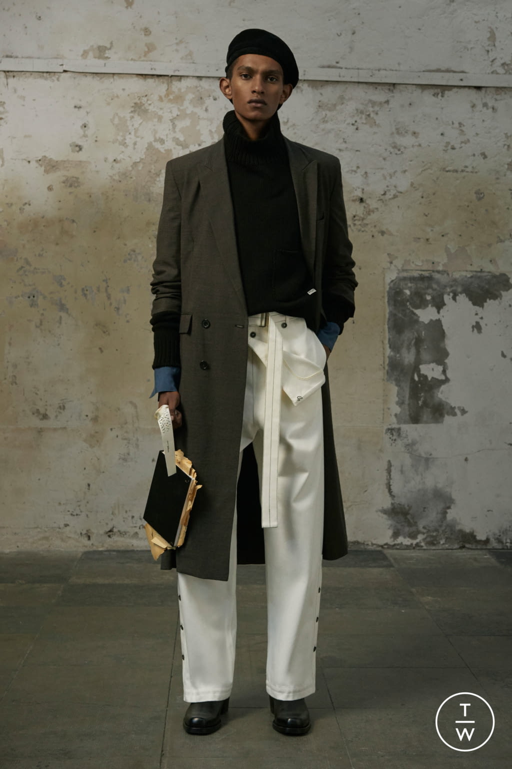 Fashion Week Paris Fall/Winter 2019 look 5 from the Rochas collection menswear
