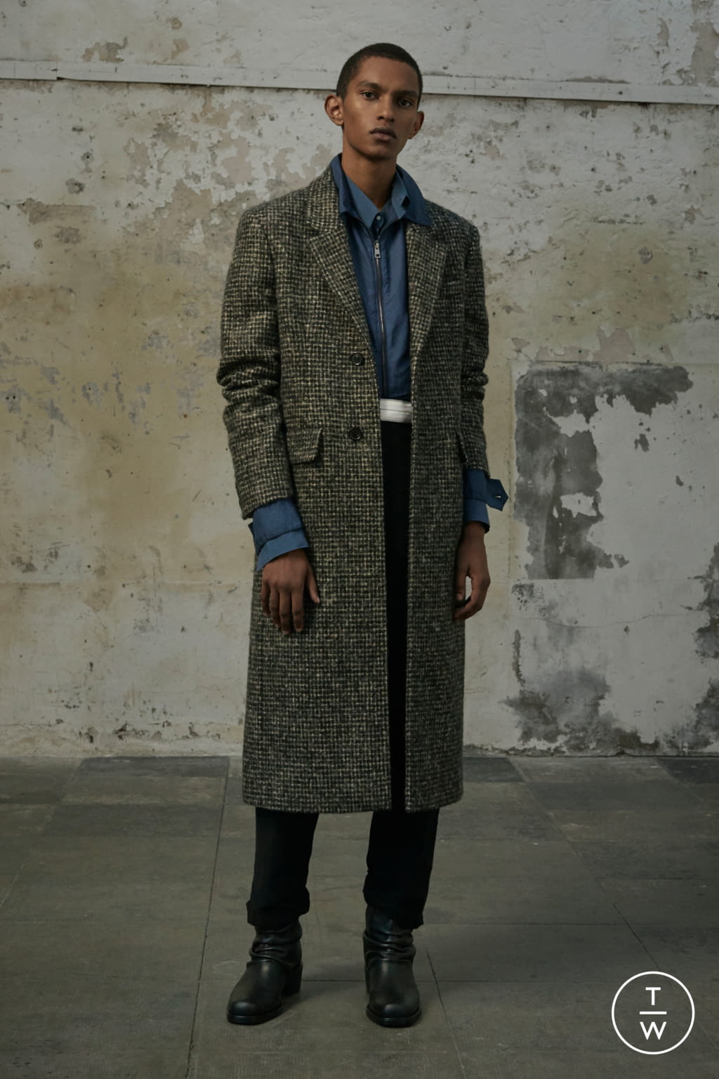 Fashion Week Paris Fall/Winter 2019 look 7 from the Rochas collection menswear