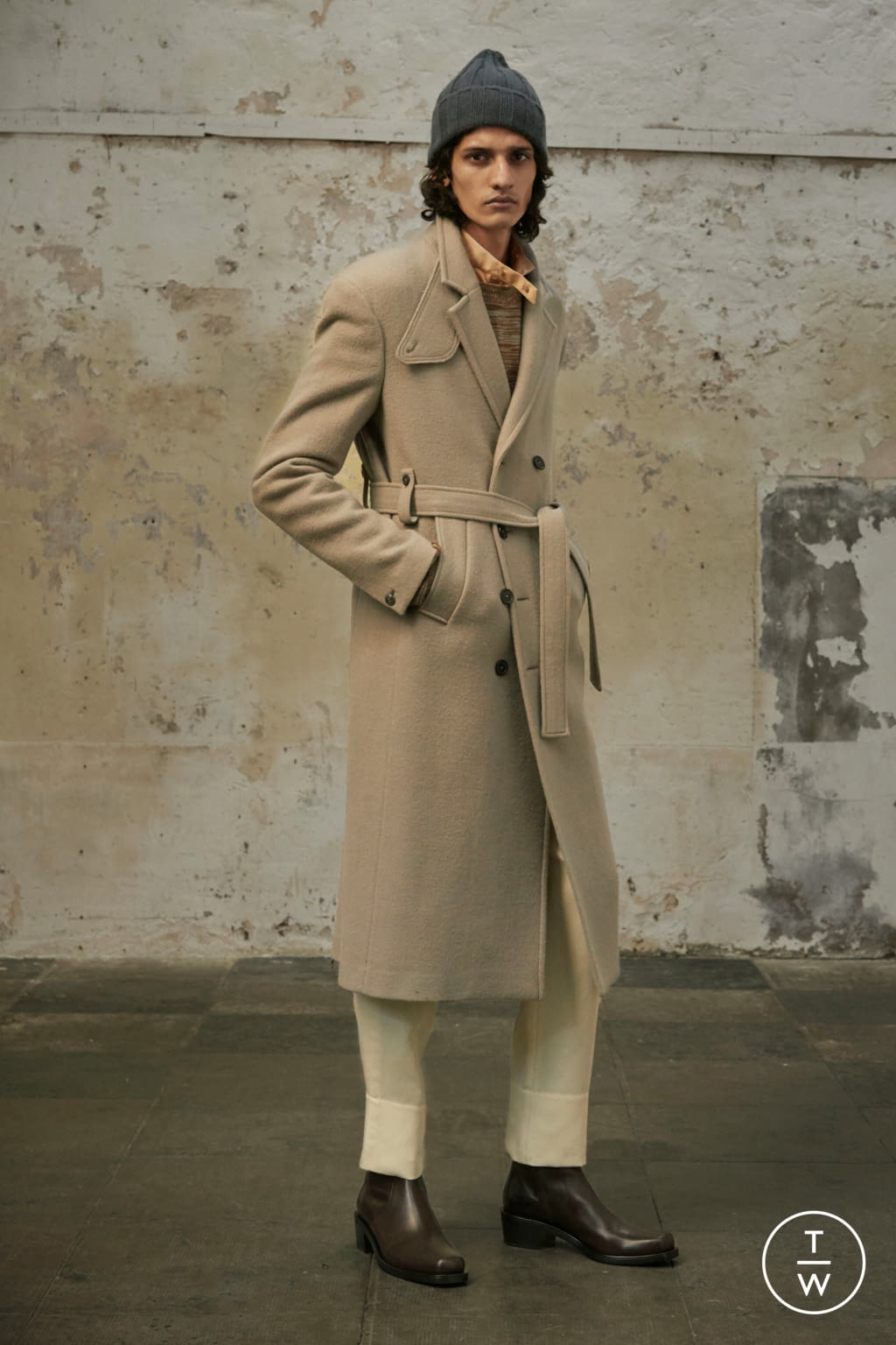 Fashion Week Paris Fall/Winter 2019 look 9 from the Rochas collection menswear