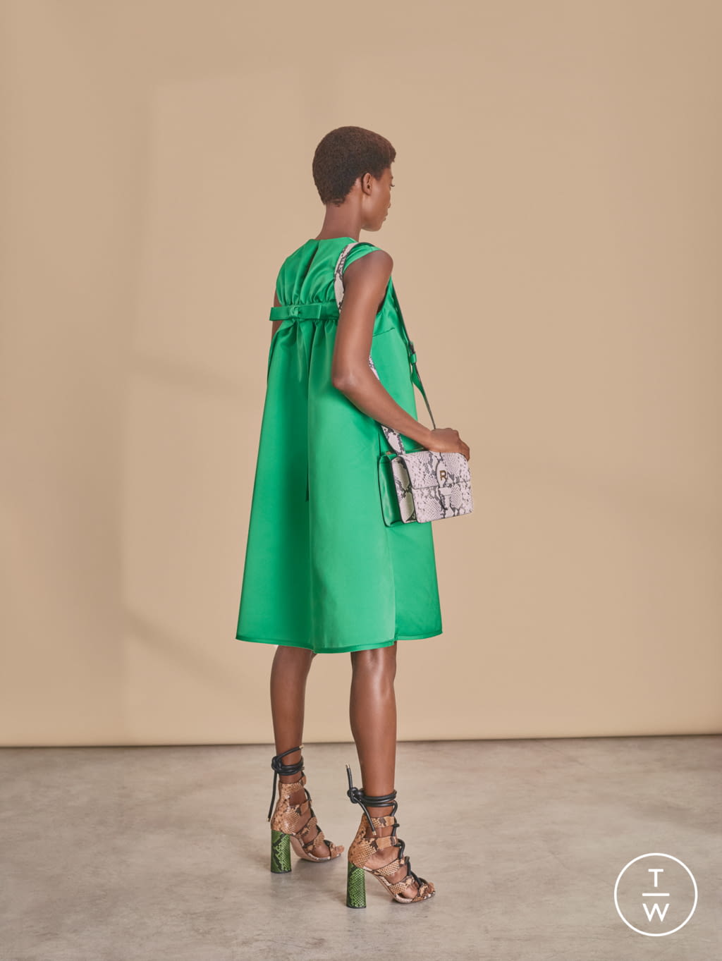 Fashion Week Paris Resort 2019 look 5 from the Rochas collection 女装