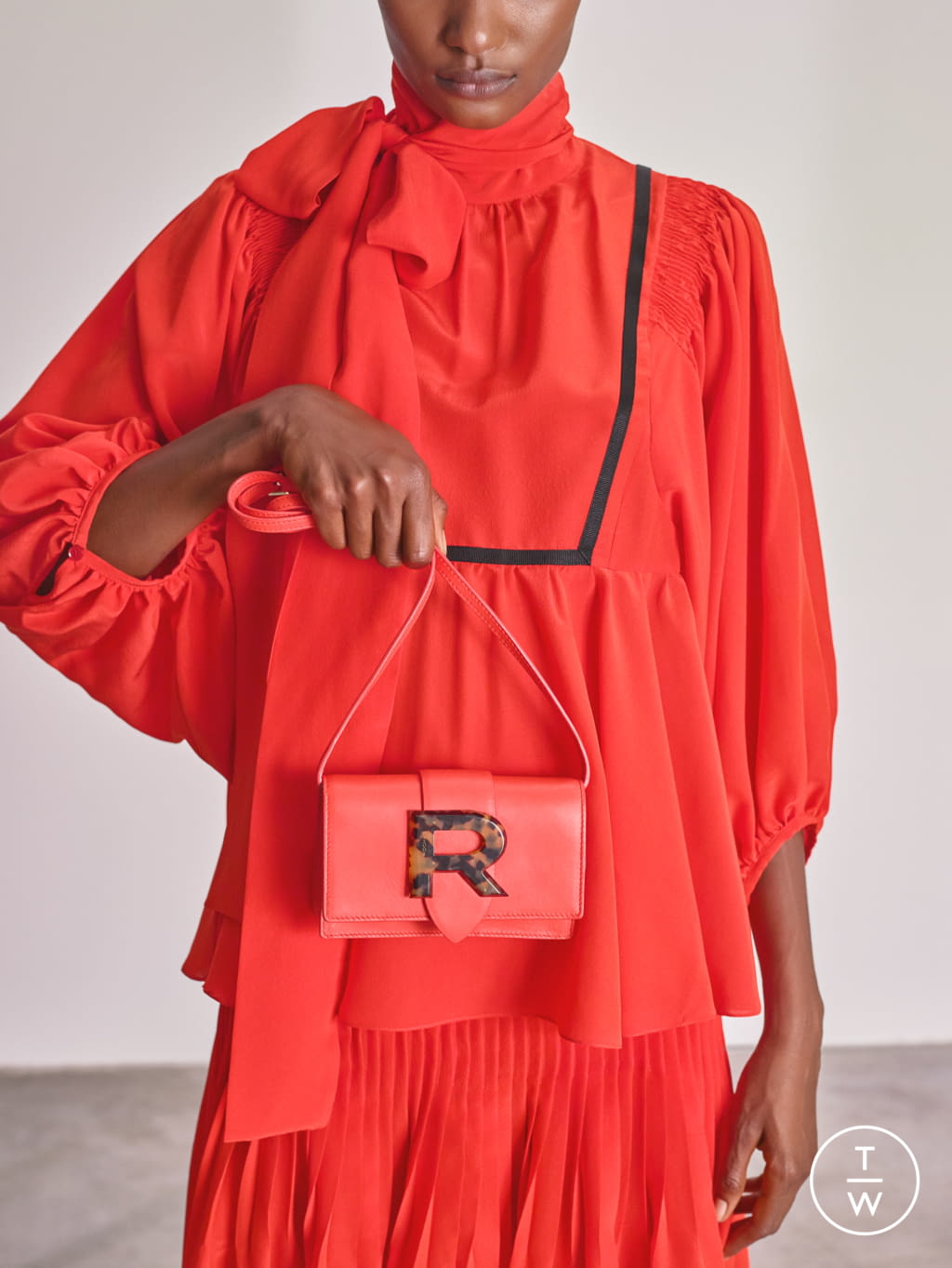 Fashion Week Paris Resort 2019 look 32 from the Rochas collection 女装