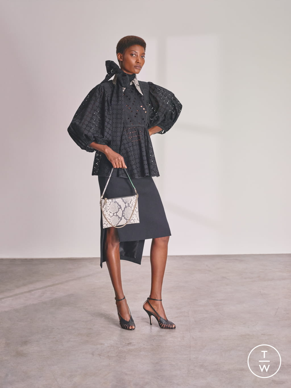 Fashion Week Paris Resort 2019 look 39 from the Rochas collection 女装