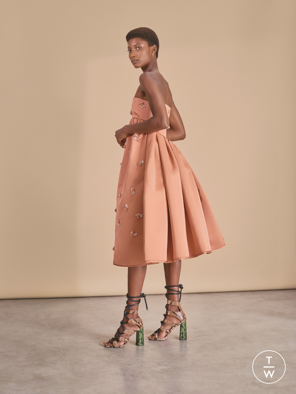 Fashion Week Paris Resort 2019 look 49 from the Rochas collection 女装