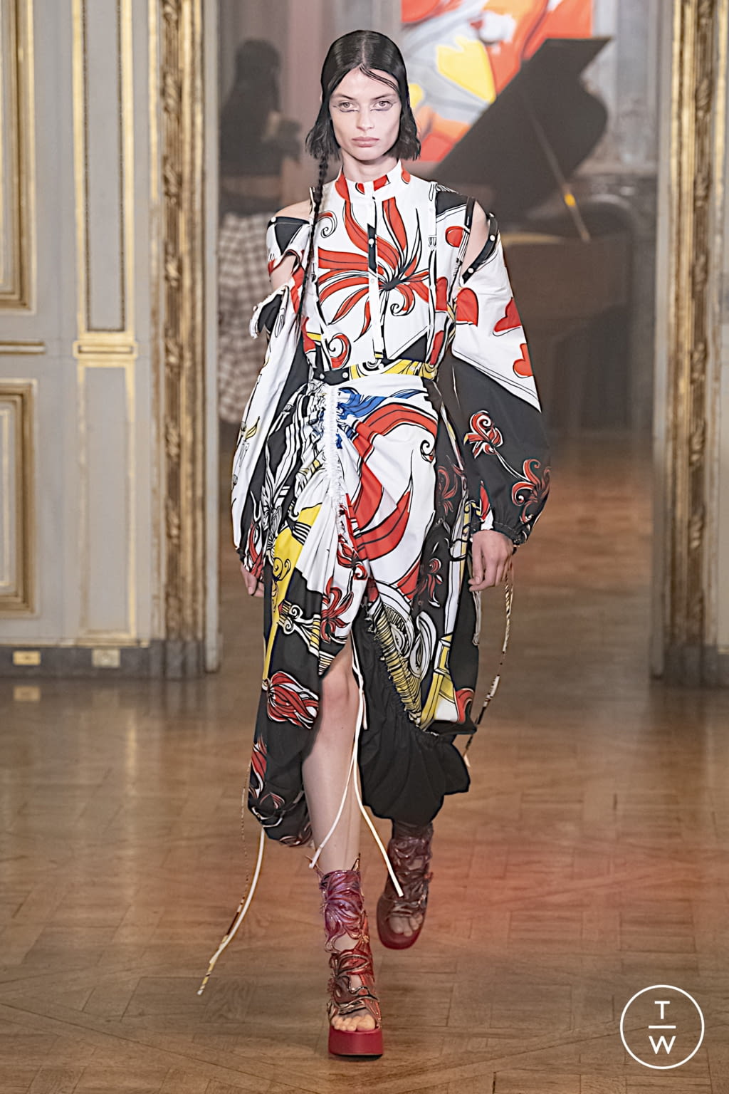 Fashion Week Paris Spring/Summer 2022 look 20 from the Rochas collection 女装