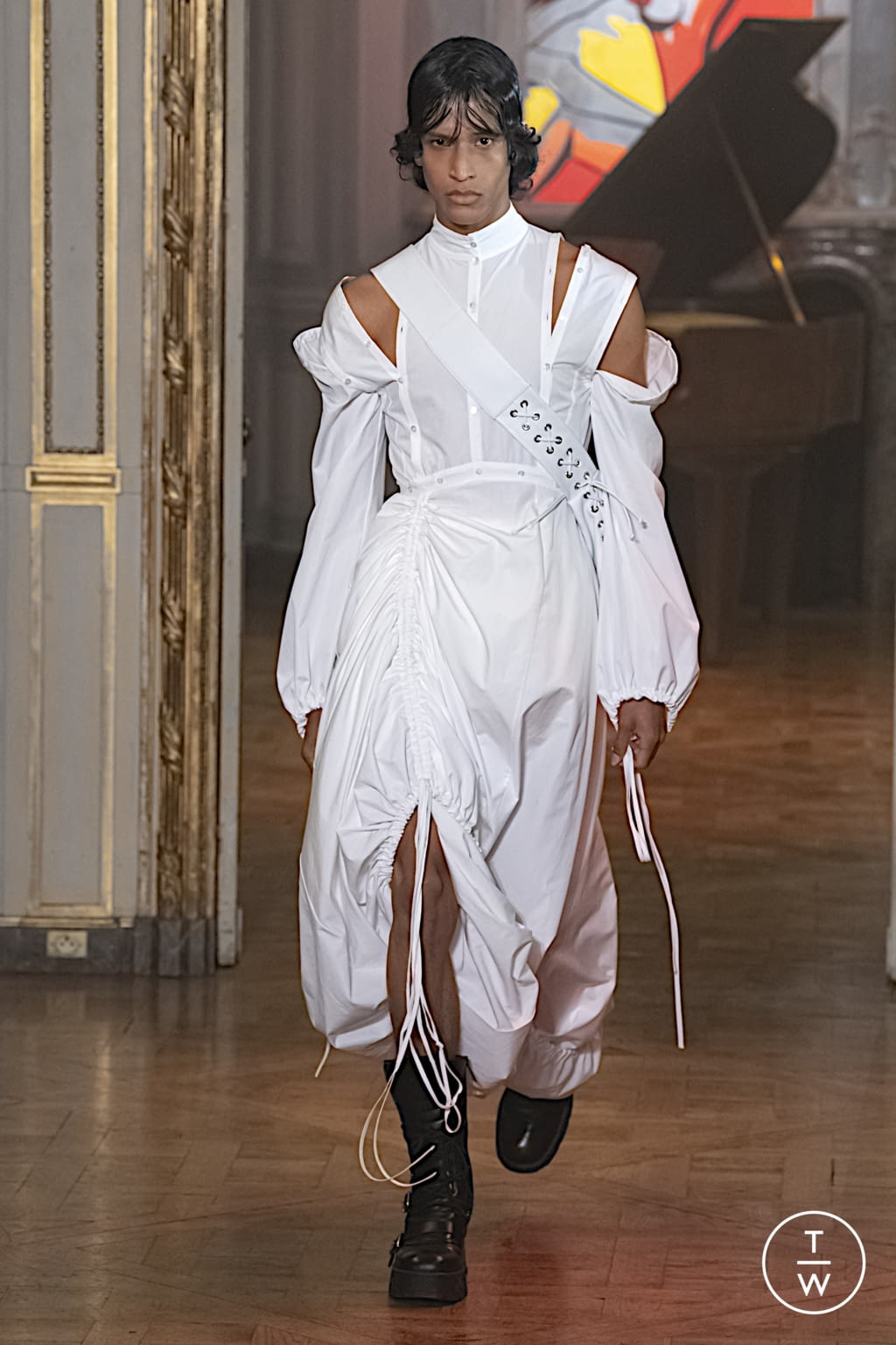 Fashion Week Paris Spring/Summer 2022 look 24 from the Rochas collection 女装