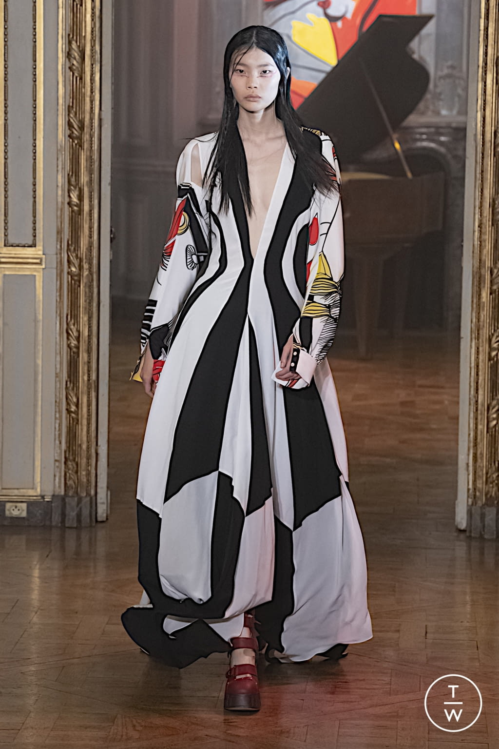 Fashion Week Paris Spring/Summer 2022 look 28 from the Rochas collection womenswear