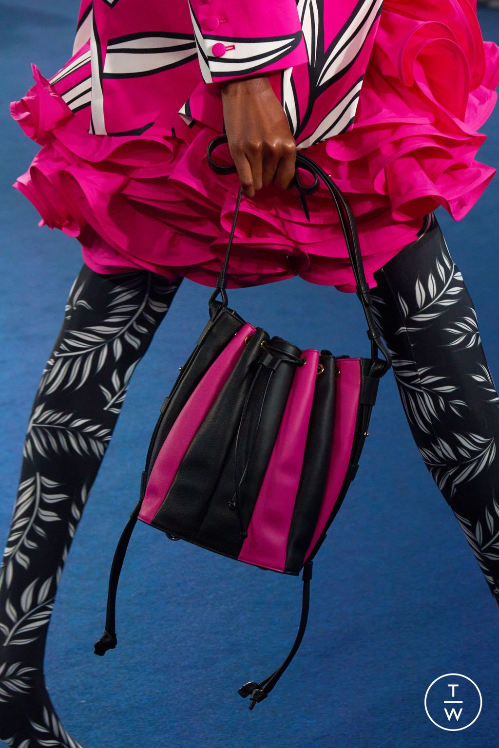 Fashion Week Paris Spring/Summer 2023 look 14 from the Rochas collection 女装配饰