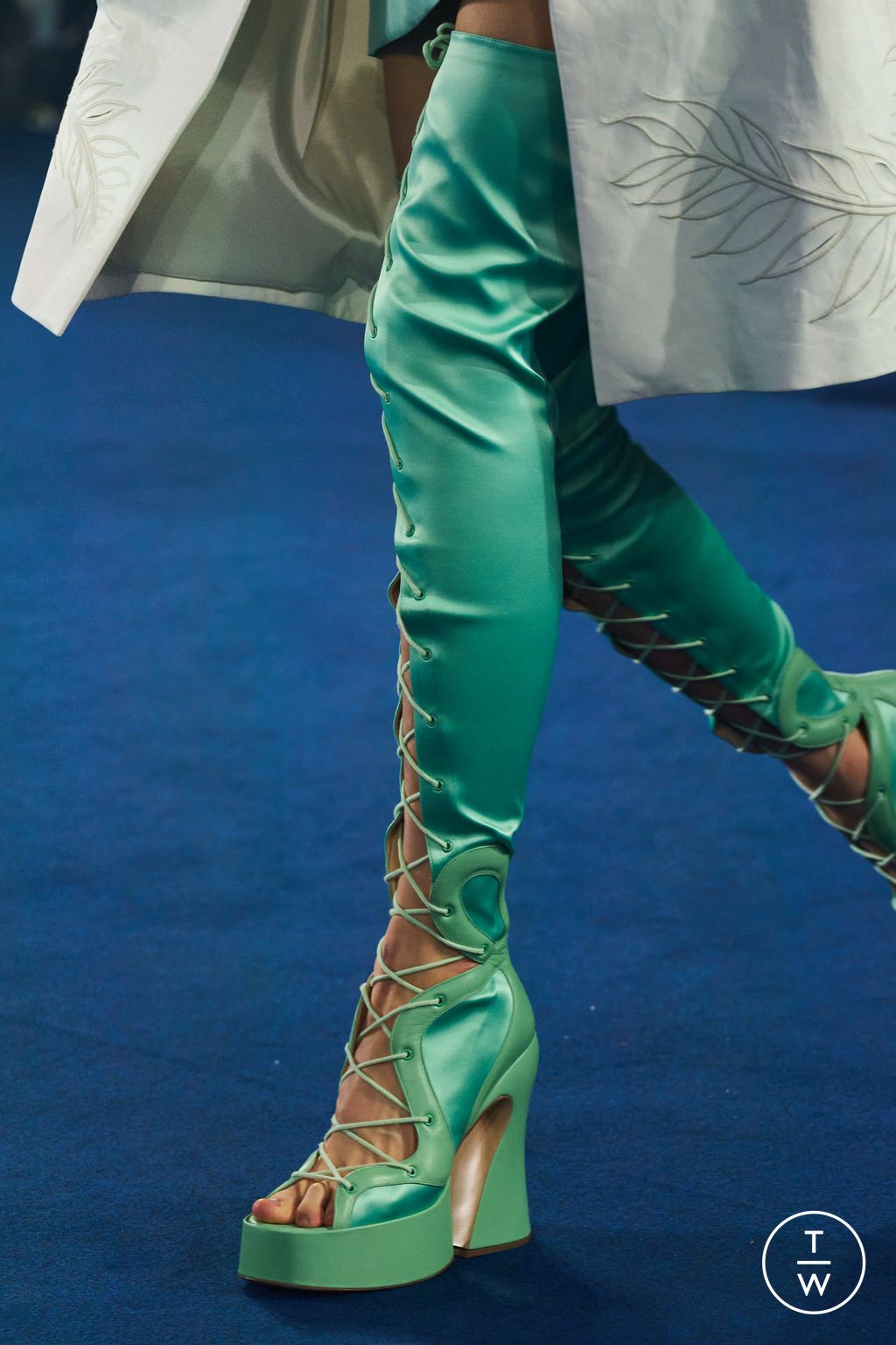 Fashion Week Paris Spring/Summer 2023 look 10 from the Rochas collection 女装配饰