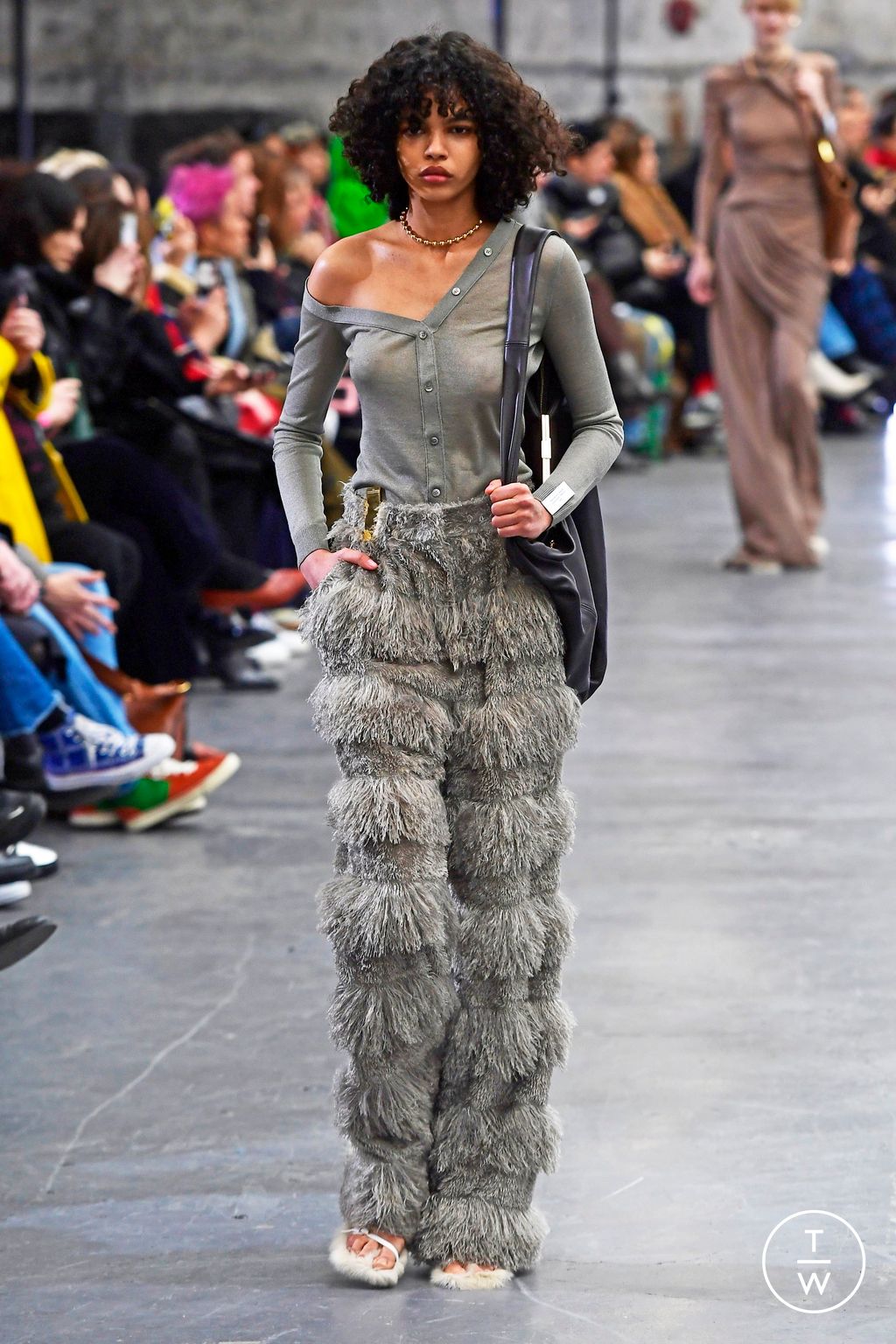 Fashion Week Paris Fall/Winter 2023 look 17 de la collection Rokh womenswear