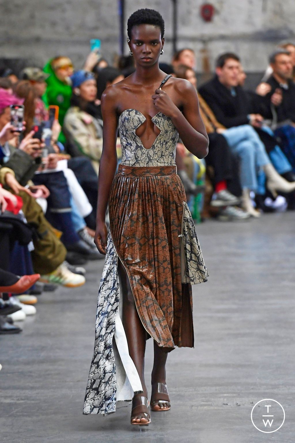 Fashion Week Paris Fall/Winter 2023 look 28 de la collection Rokh womenswear