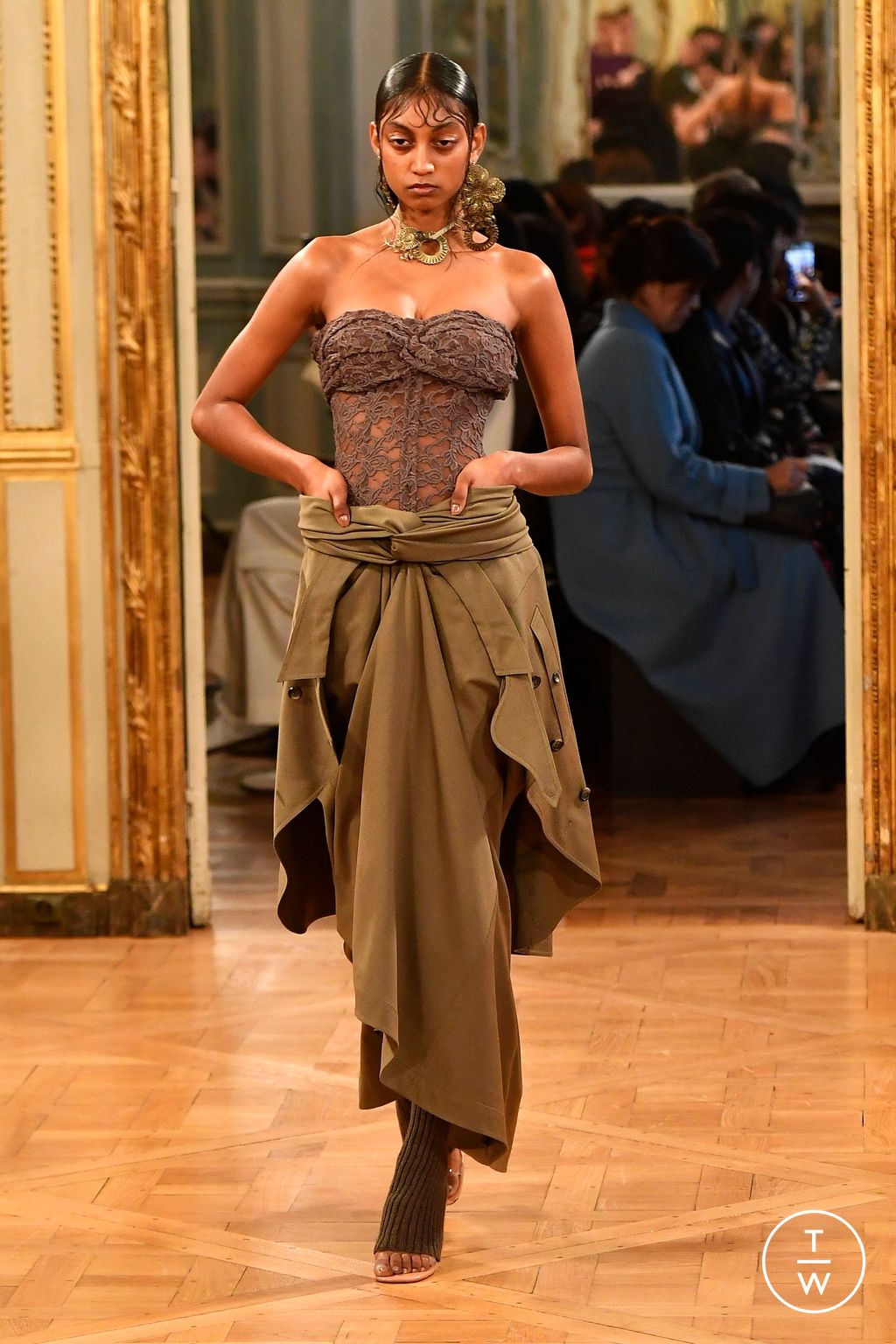 Fashion Week Paris Fall/Winter 2024 look 2 de la collection Rokh womenswear