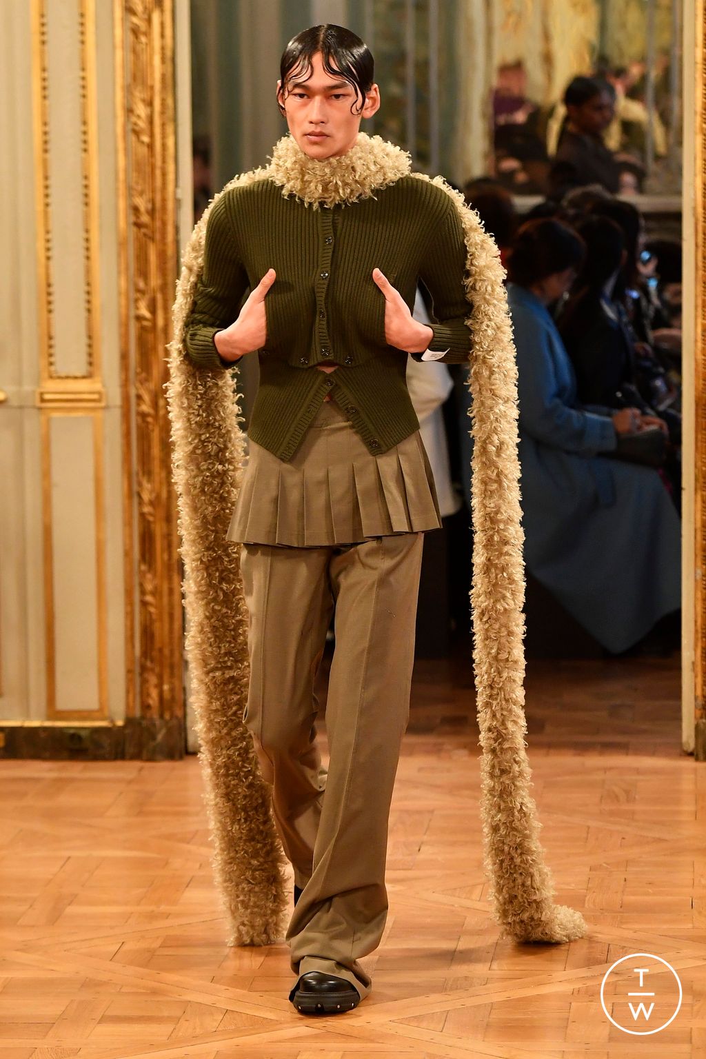 Fashion Week Paris Fall/Winter 2024 look 4 from the Rokh collection 女装