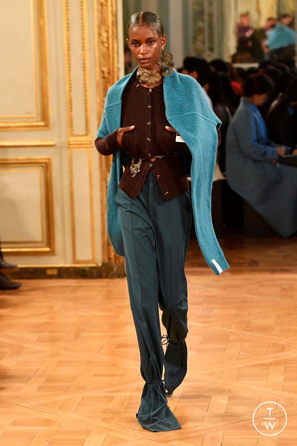 Fashion Week Paris Fall/Winter 2024 look 17 de la collection Rokh womenswear