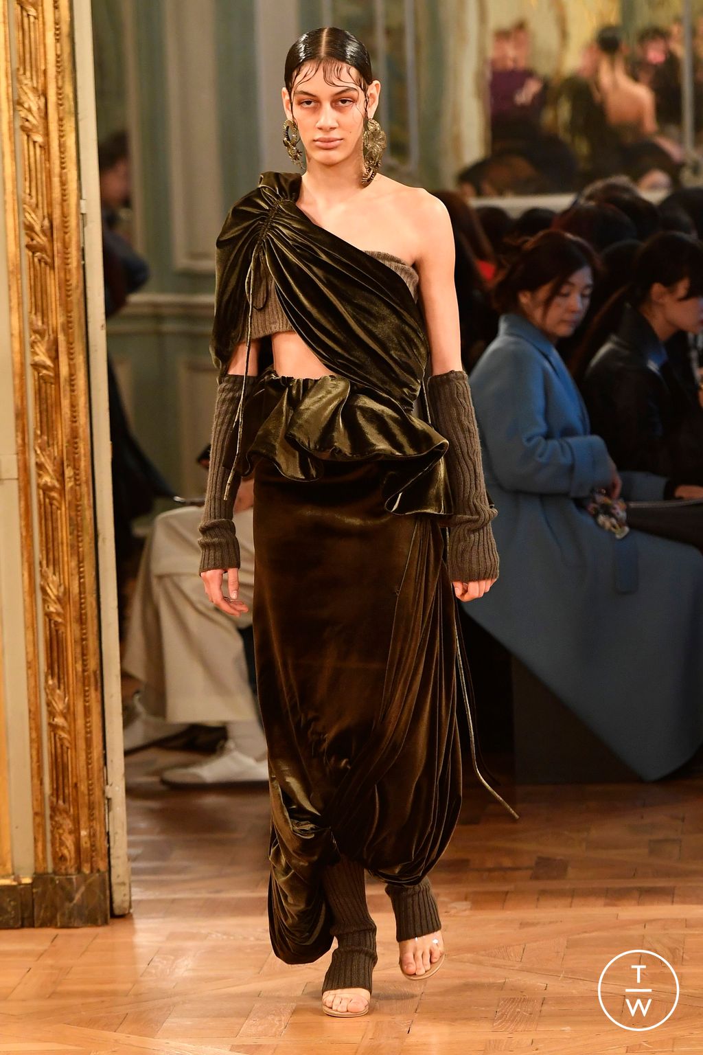 Fashion Week Paris Fall/Winter 2024 look 23 de la collection Rokh womenswear