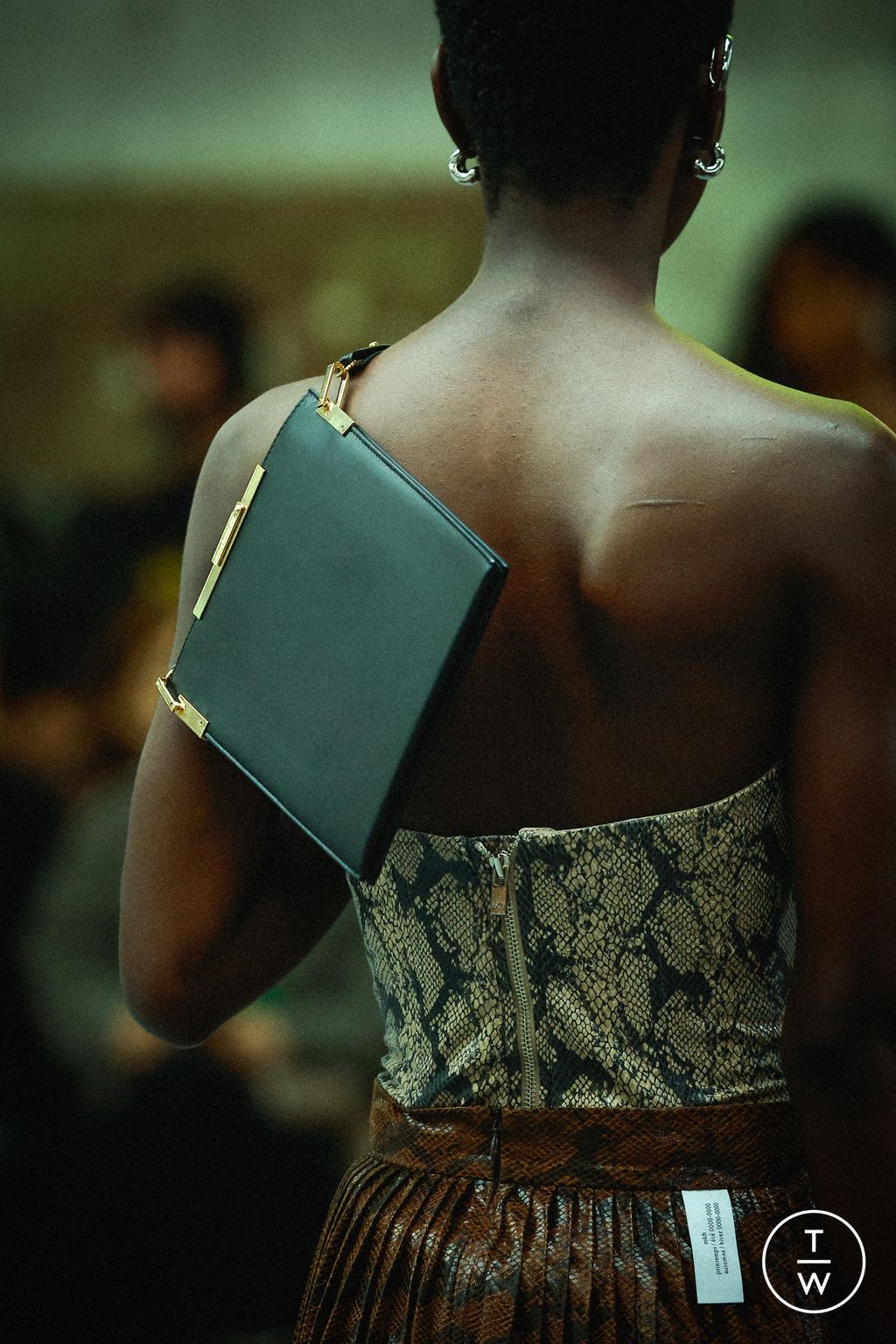 Fashion Week Paris Fall/Winter 2023 look 2 from the Rokh collection 女装配饰