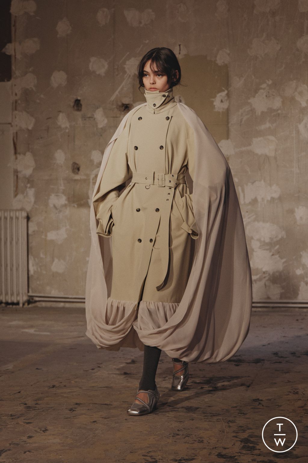 Fashion Week Paris Fall/Winter 2025 look 1 de la collection Rokh womenswear