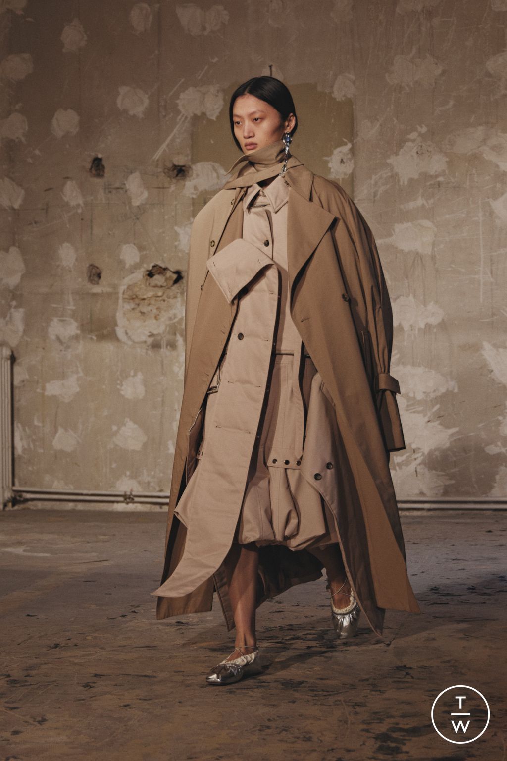 Fashion Week Paris Fall/Winter 2025 look 3 de la collection Rokh womenswear