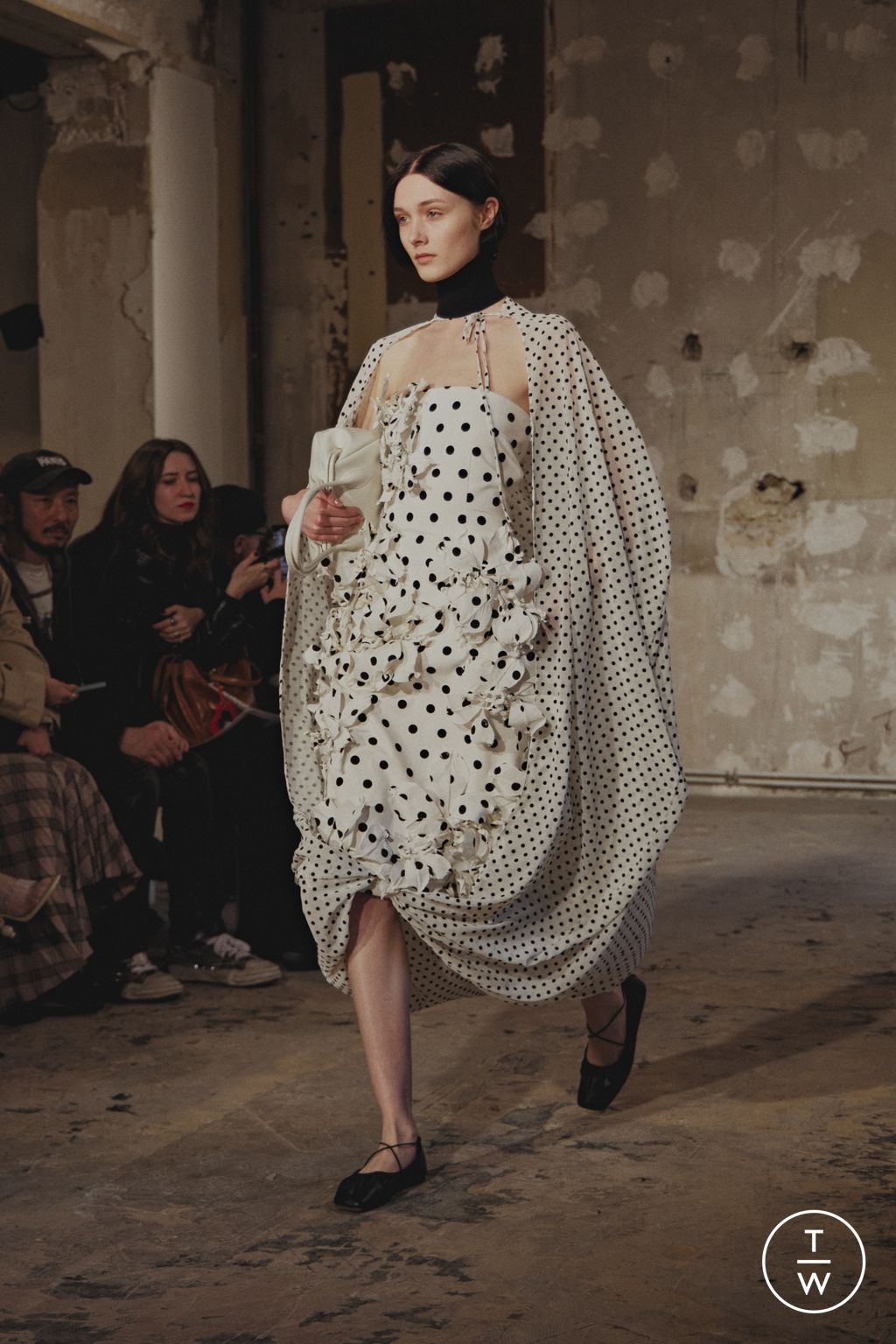 Fashion Week Paris Fall/Winter 2025 look 17 de la collection Rokh womenswear