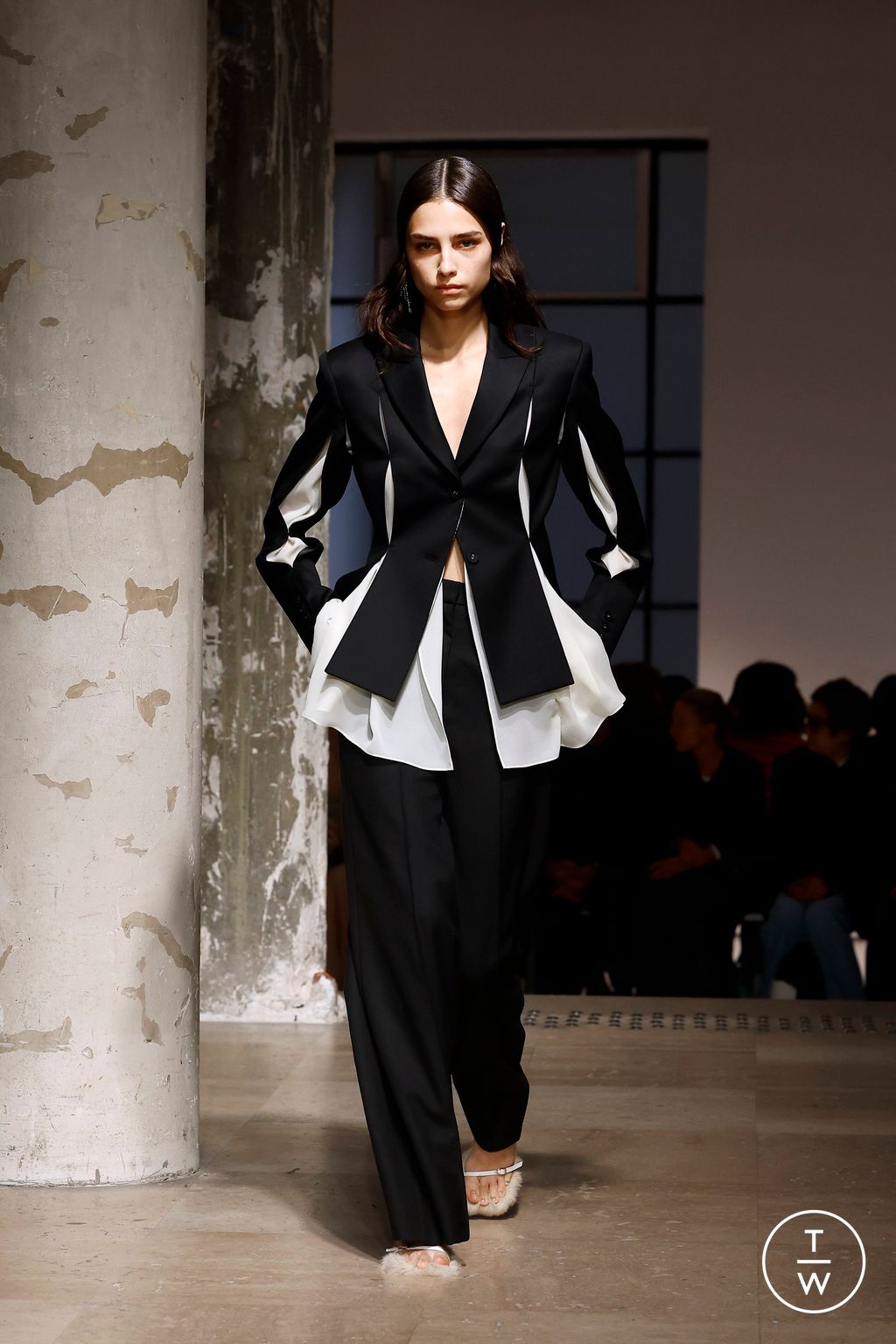 Fashion Week Paris Spring/Summer 2025 look 1 from the Rokh collection womenswear