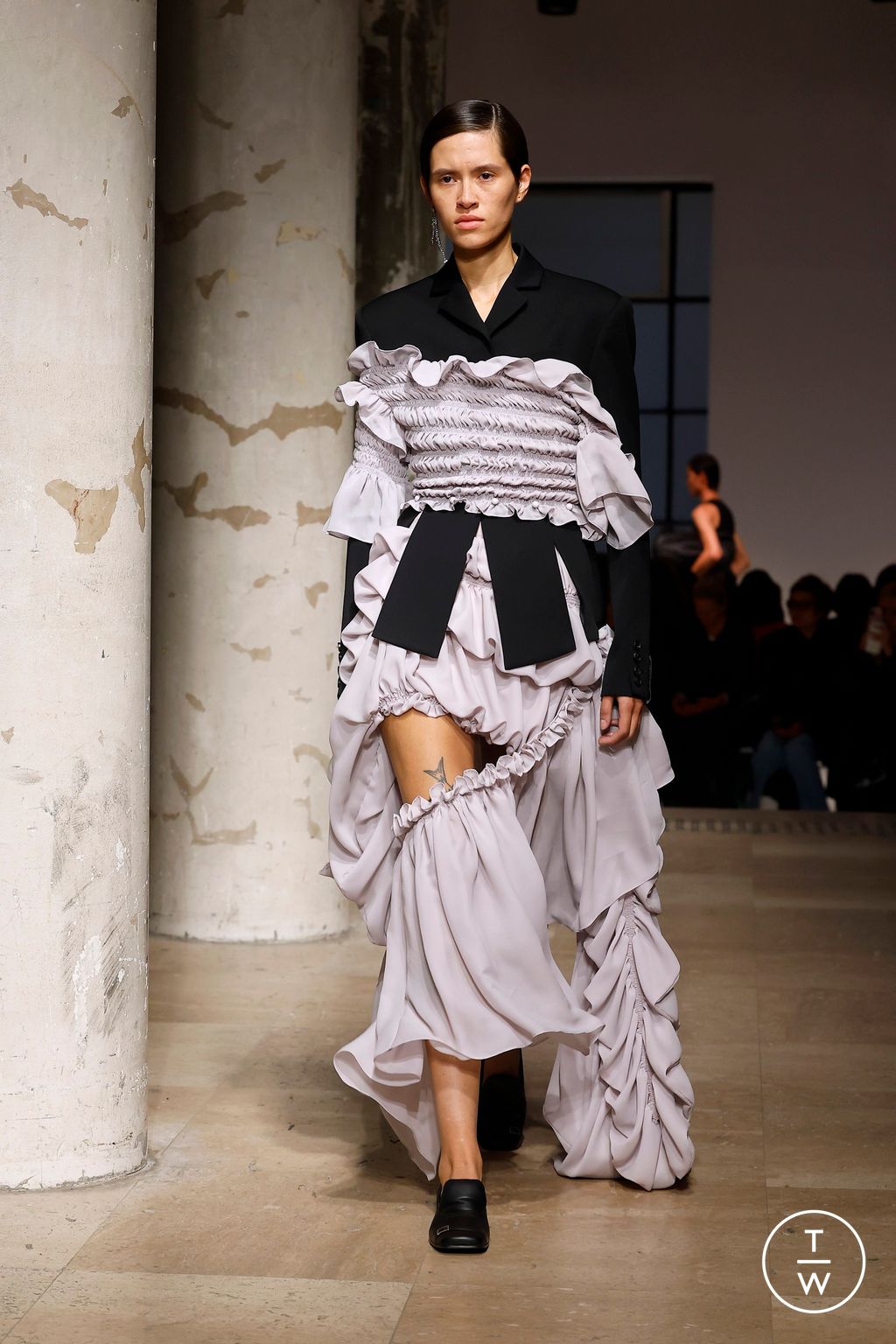 Fashion Week Paris Spring-Summer 2025 look 21 from the Rokh collection 女装