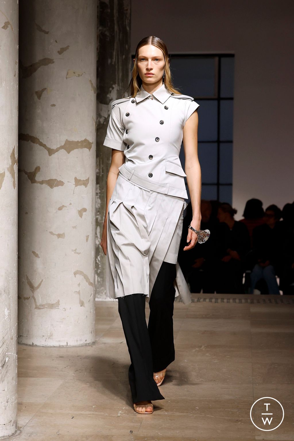 Fashion Week Paris Spring-Summer 2025 look 25 from the Rokh collection 女装