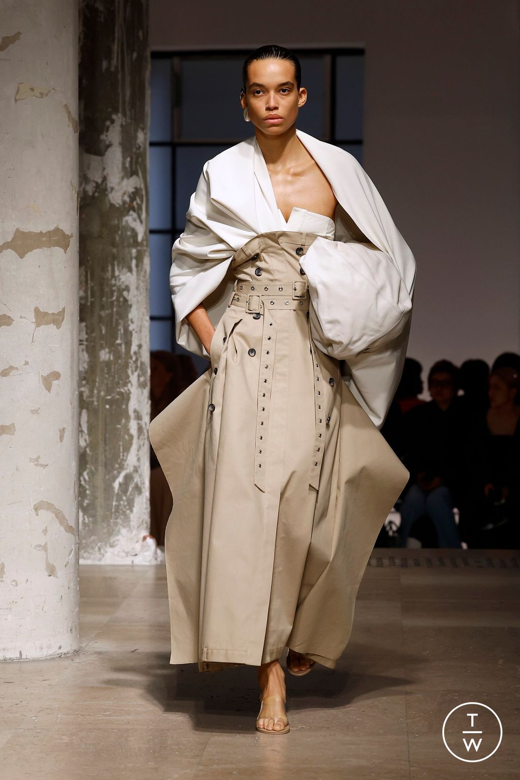 Fashion Week Paris Spring-Summer 2025 look 34 from the Rokh collection 女装