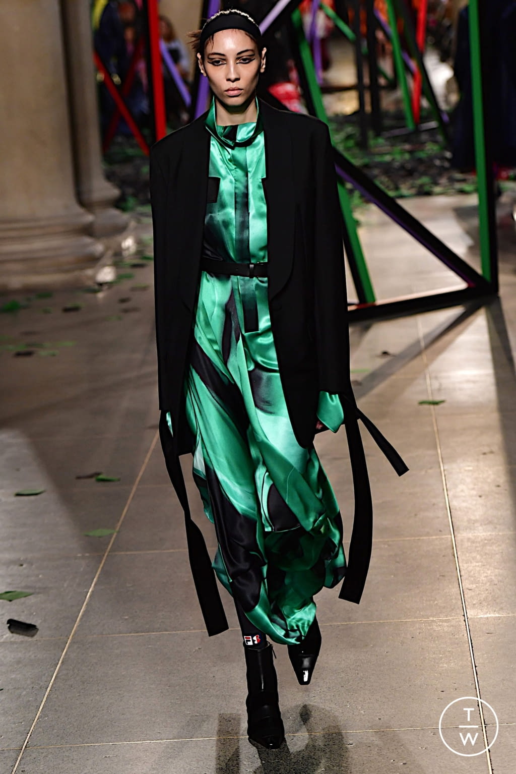 Fashion Week London Fall/Winter 2022 look 14 from the Roksanda collection 女装