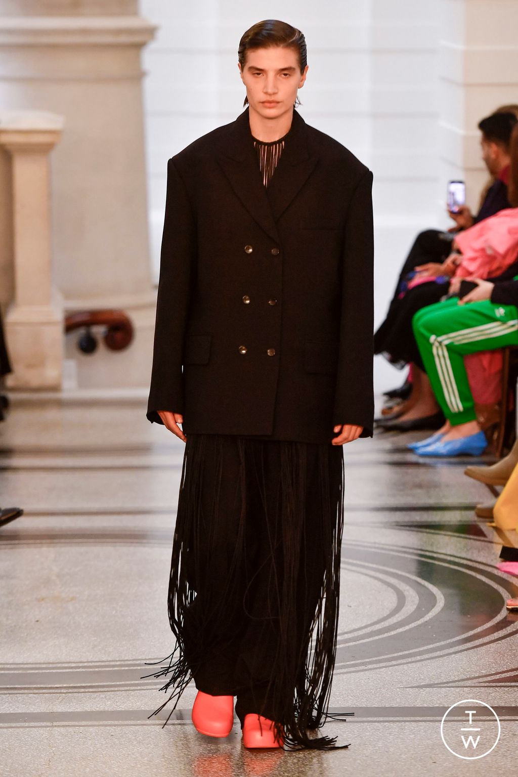Fashion Week London Fall/Winter 2024 look 7 from the Roksanda collection 女装