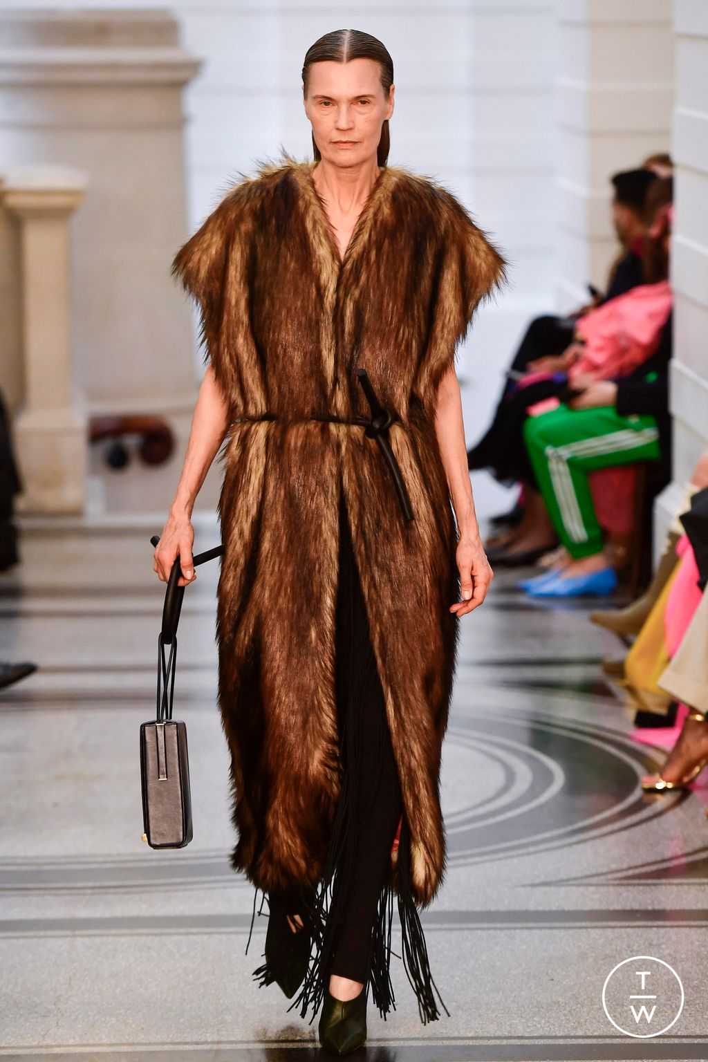 Fashion Week London Fall/Winter 2024 look 8 from the Roksanda collection 女装