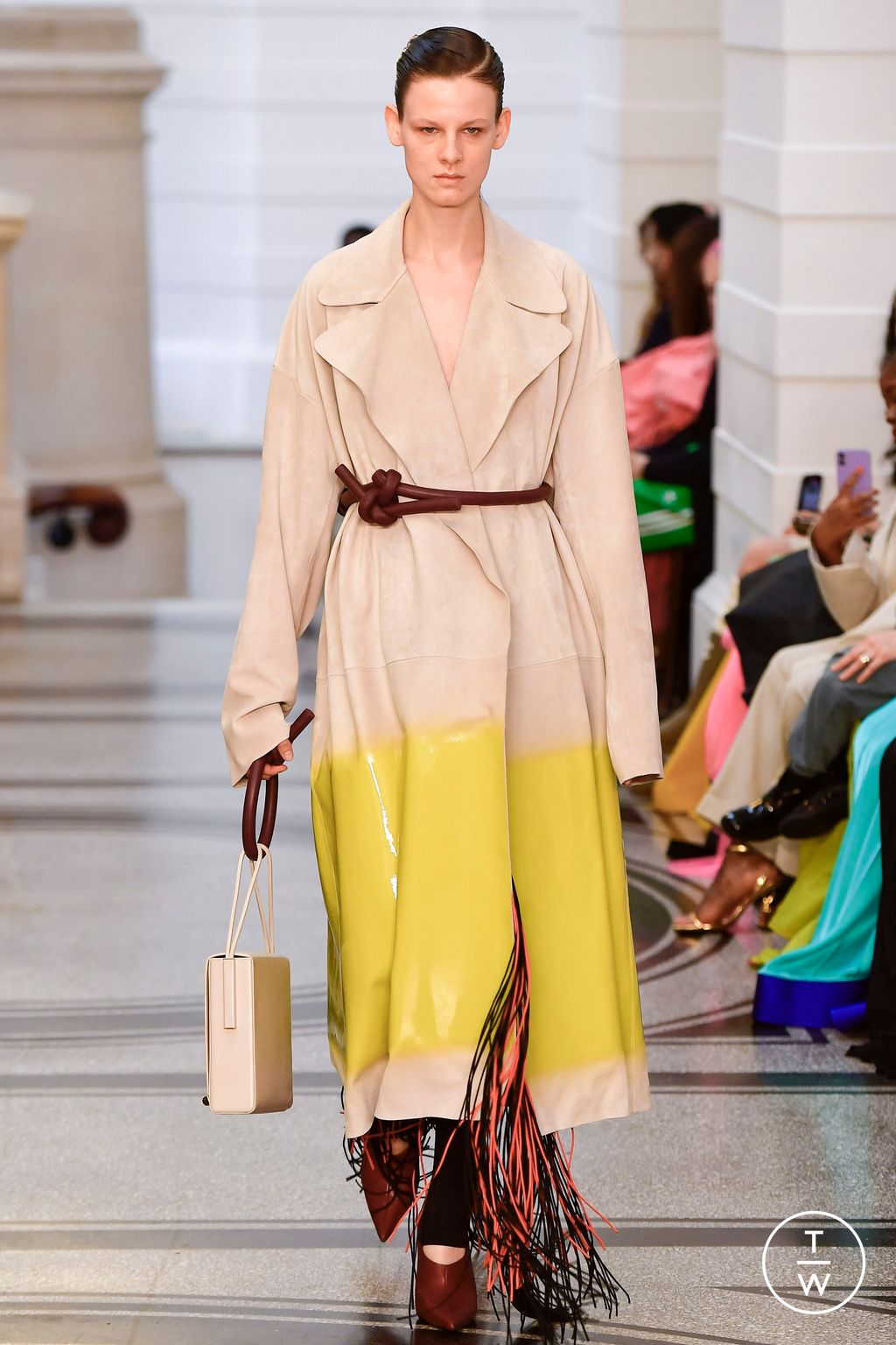 Fashion Week London Fall/Winter 2024 look 14 from the Roksanda collection 女装