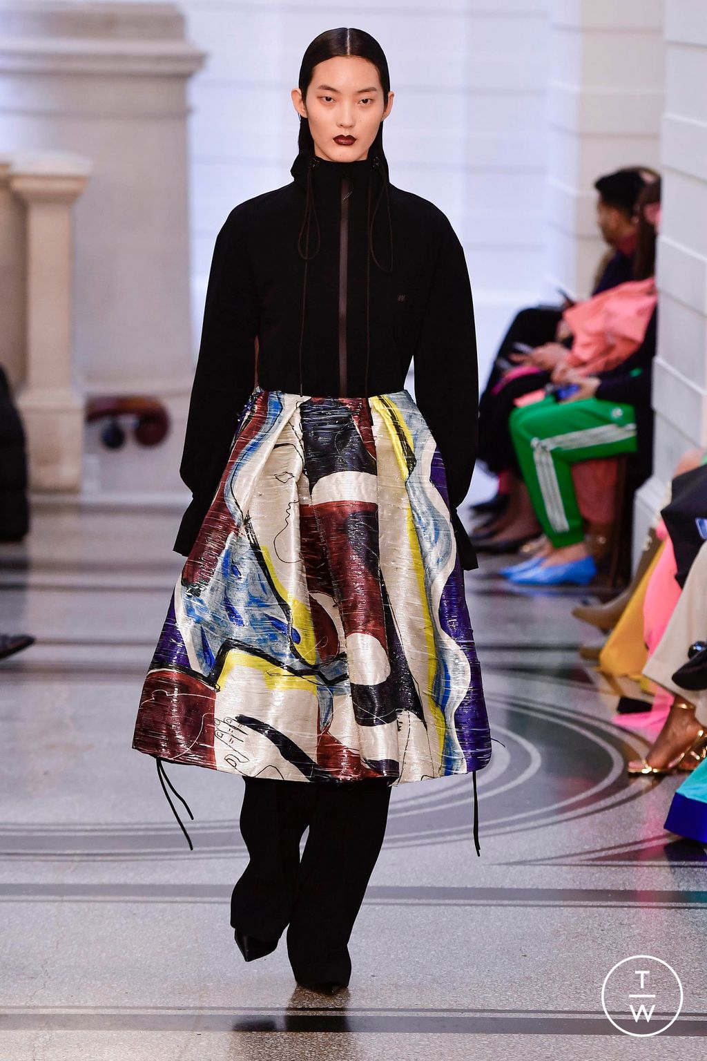 Fashion Week London Fall/Winter 2024 look 18 from the Roksanda collection 女装