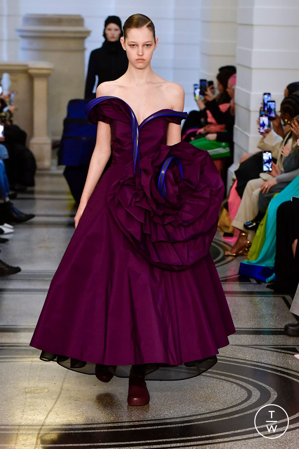 Fashion Week London Fall/Winter 2024 look 23 de la collection Roksanda womenswear