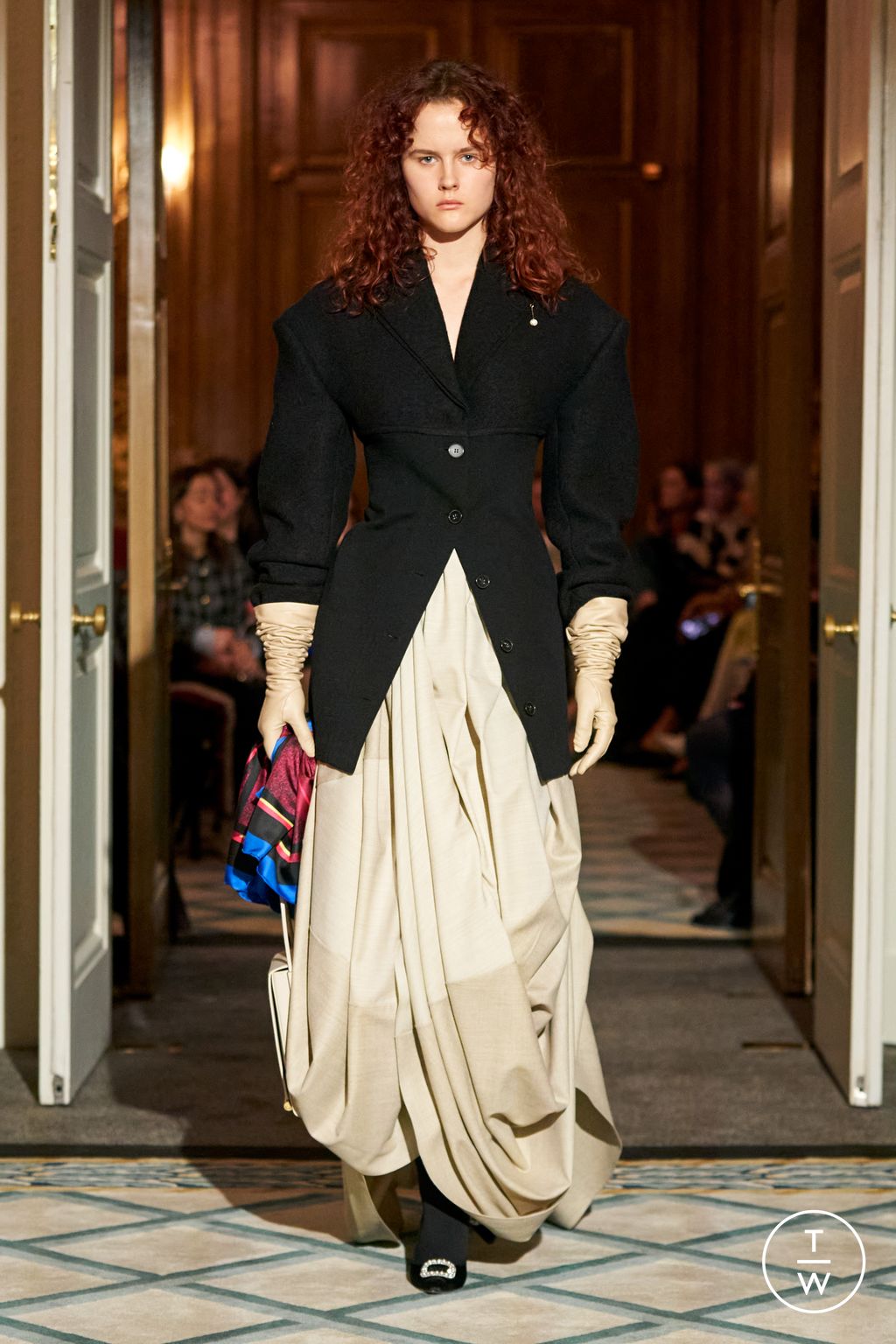 Fashion Week London Fall/Winter 2023 look 5 from the Roksanda collection womenswear