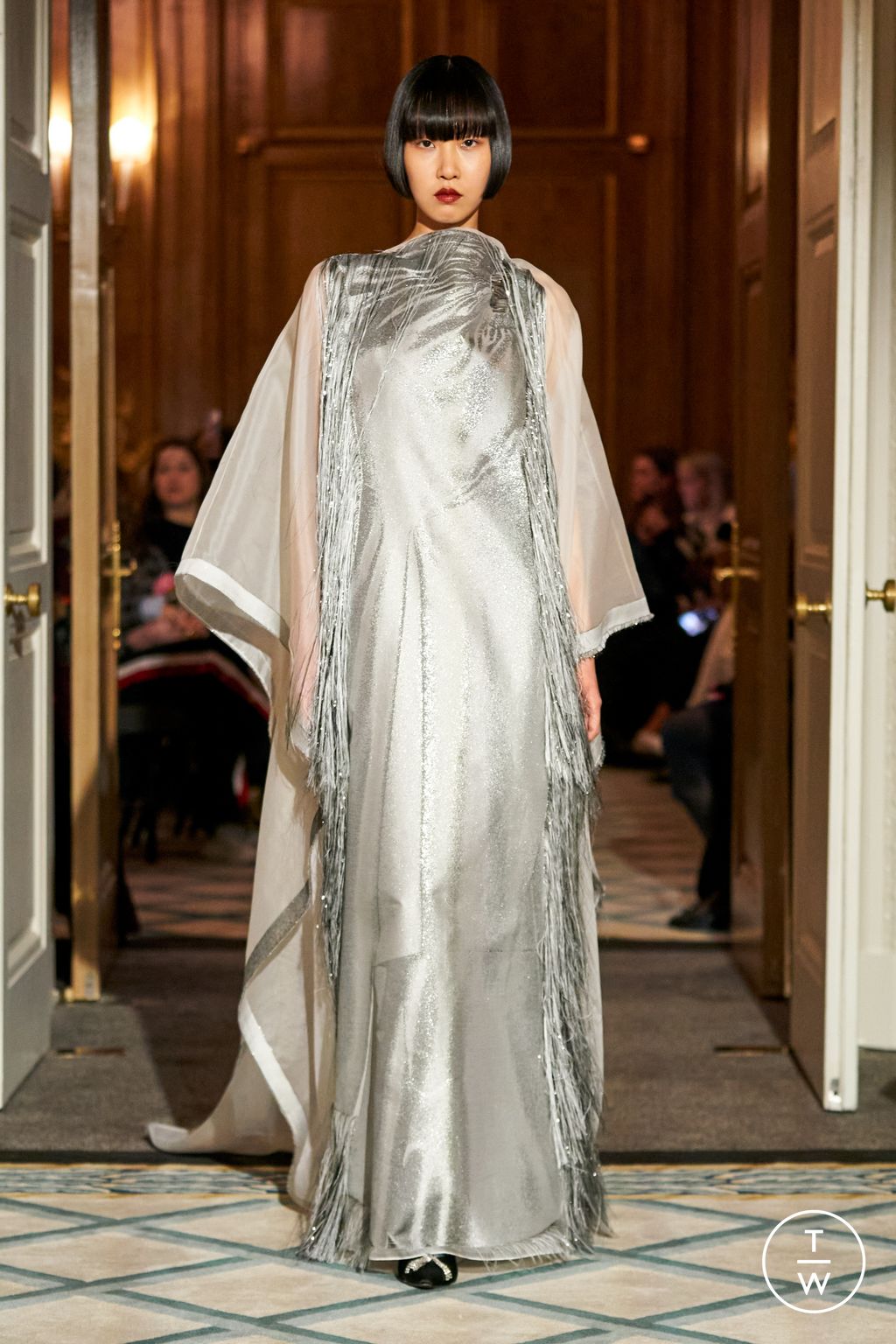 Fashion Week London Fall/Winter 2023 look 10 de la collection Roksanda womenswear