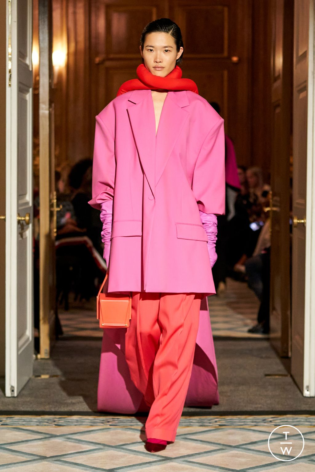 Fashion Week London Fall/Winter 2023 look 12 de la collection Roksanda womenswear
