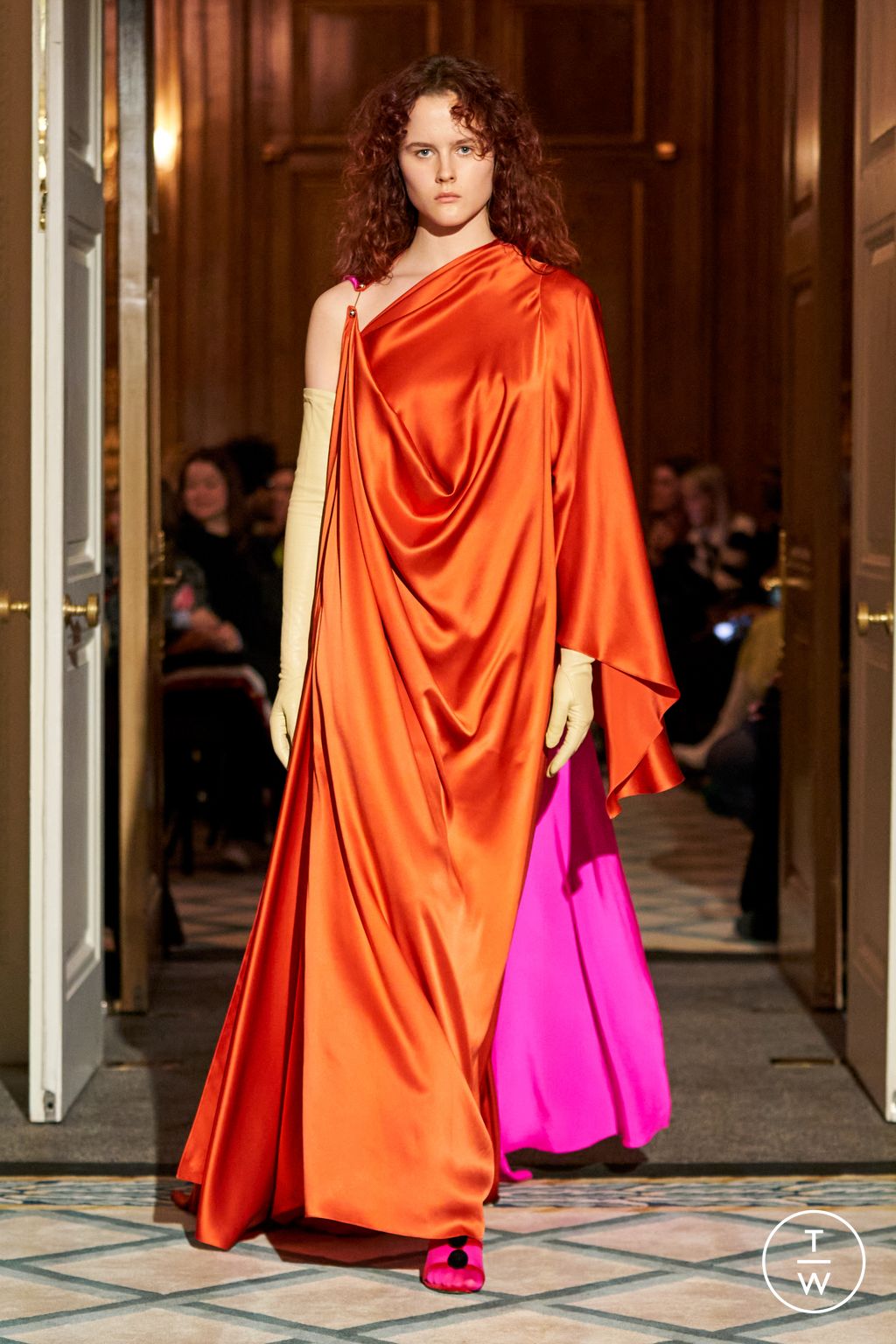 Fashion Week London Fall/Winter 2023 look 19 from the Roksanda collection womenswear