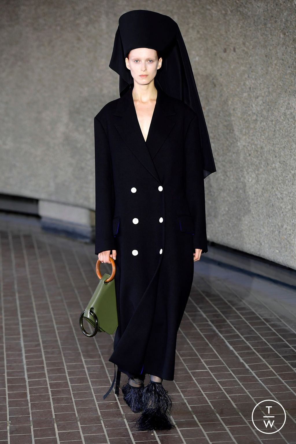 Fashion Week London Spring/Summer 2024 look 1 from the Roksanda collection womenswear