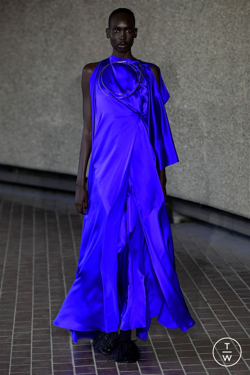 Fashion Week London Spring/Summer 2024 look 4 from the Roksanda collection womenswear