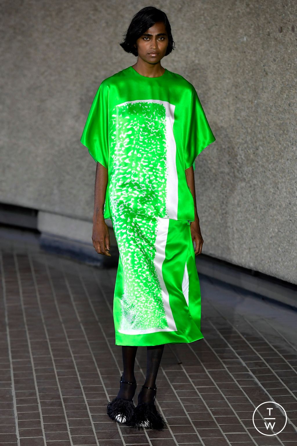 Fashion Week London Spring/Summer 2024 look 11 from the Roksanda collection 女装