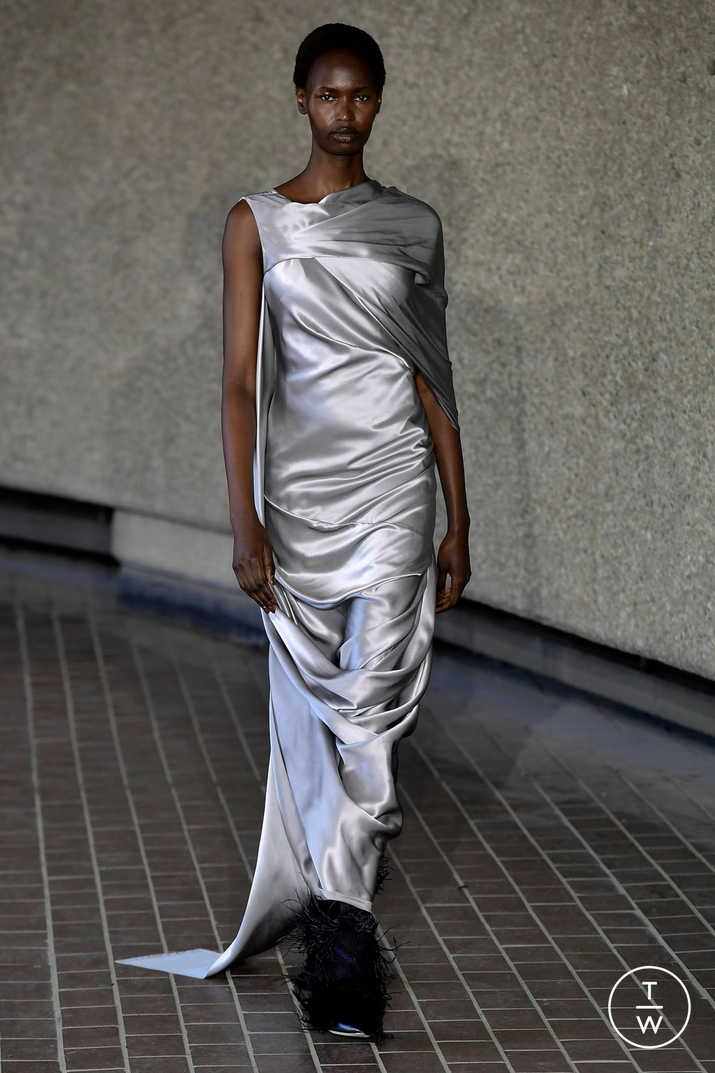 Fashion Week London Spring/Summer 2024 look 12 from the Roksanda collection womenswear