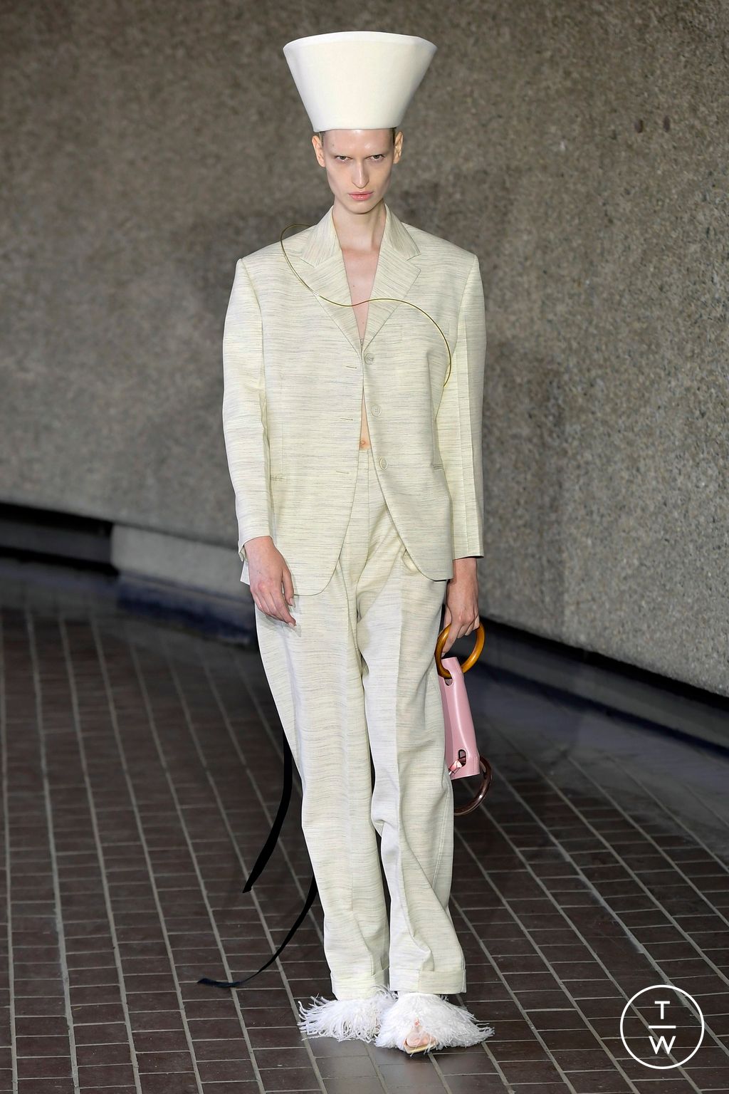 Fashion Week London Spring/Summer 2024 look 13 from the Roksanda collection 女装