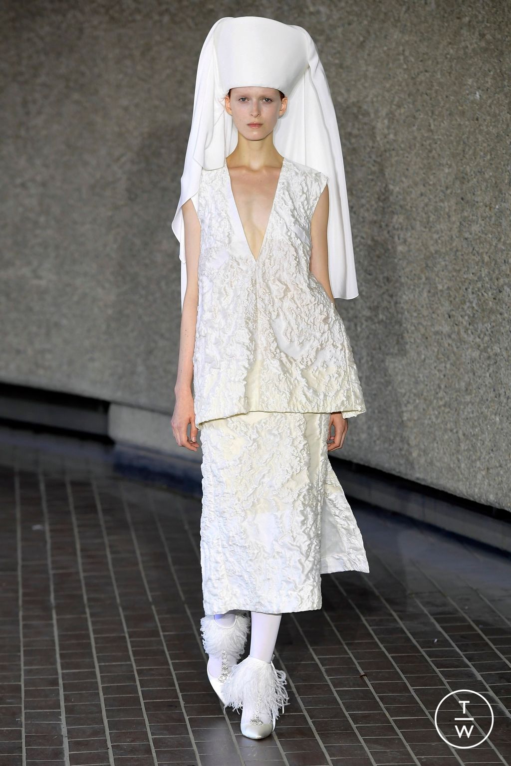 Fashion Week London Spring/Summer 2024 look 25 from the Roksanda collection womenswear