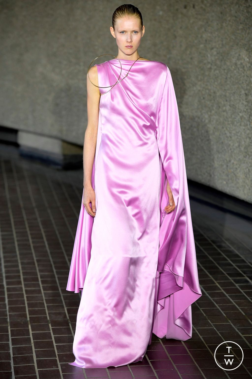 Fashion Week London Spring/Summer 2024 look 29 from the Roksanda collection 女装