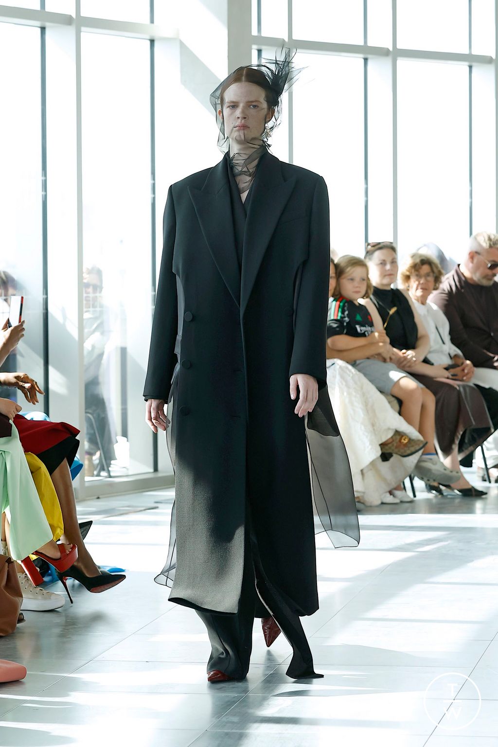 Fashion Week London Spring/Summer 2025 look 1 from the Roksanda collection womenswear