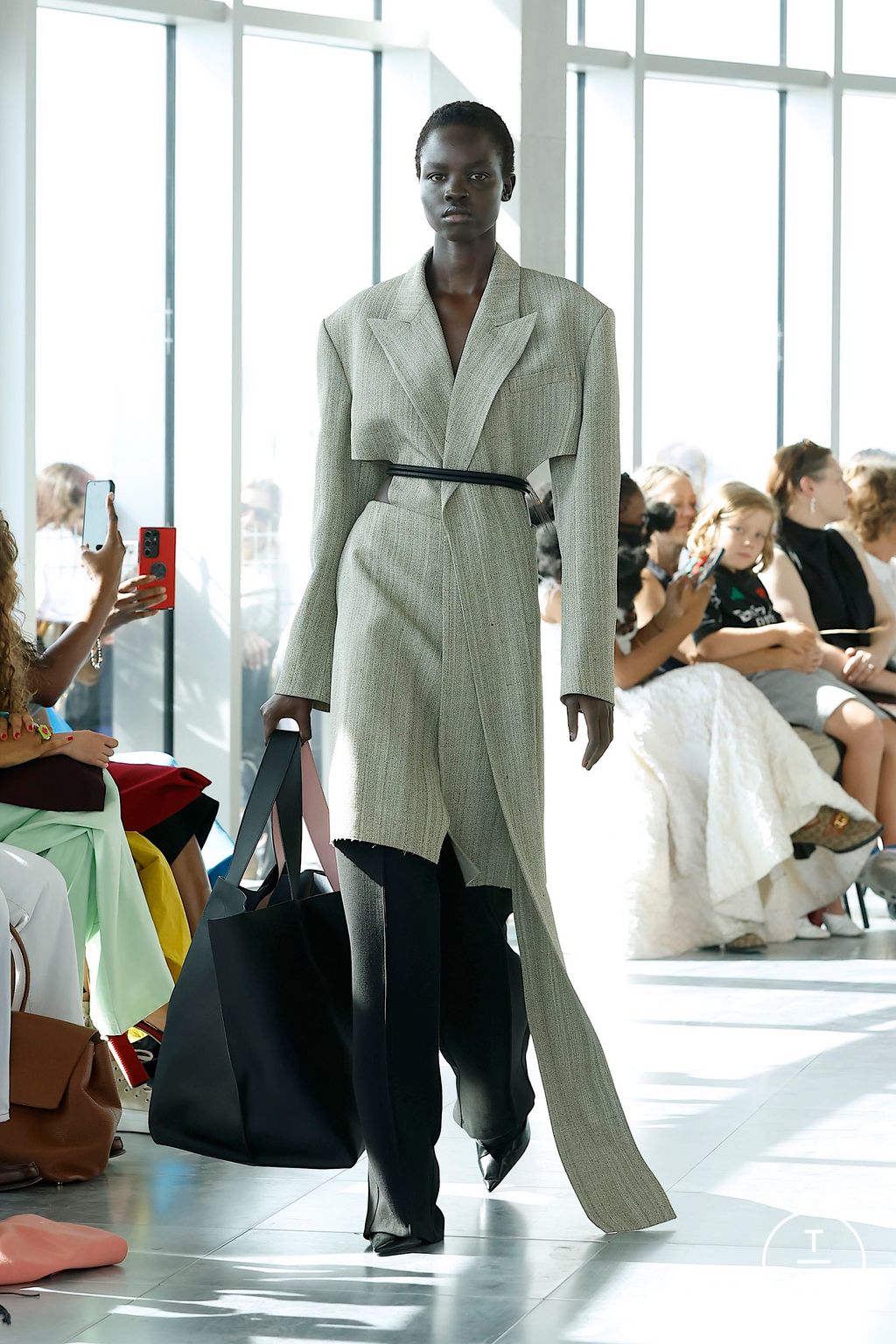 Fashion Week London Spring/Summer 2025 look 2 from the Roksanda collection womenswear
